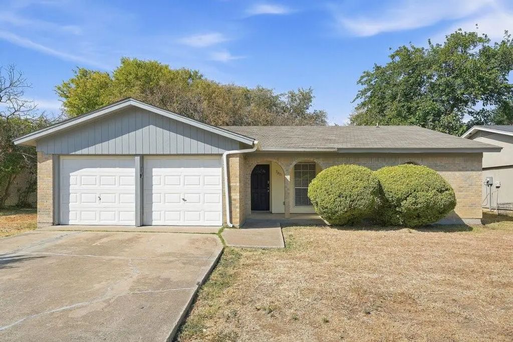 2821 Lana Circle, Fort Worth