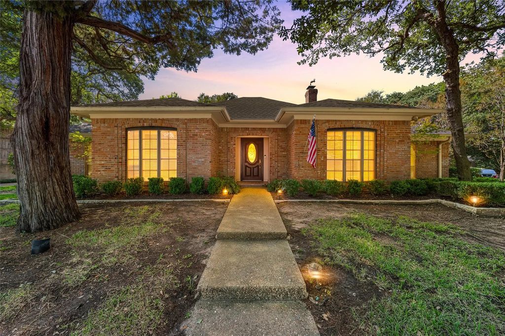 3906 Green Oak Drive, Waco