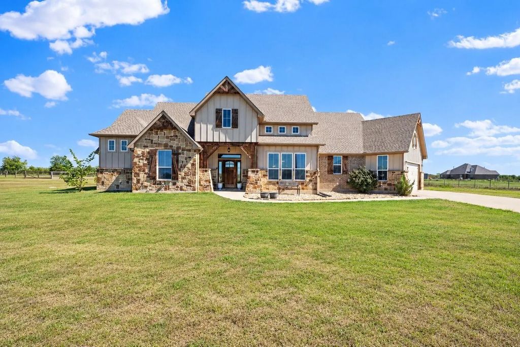 1117 County Road 4108, Greenville
