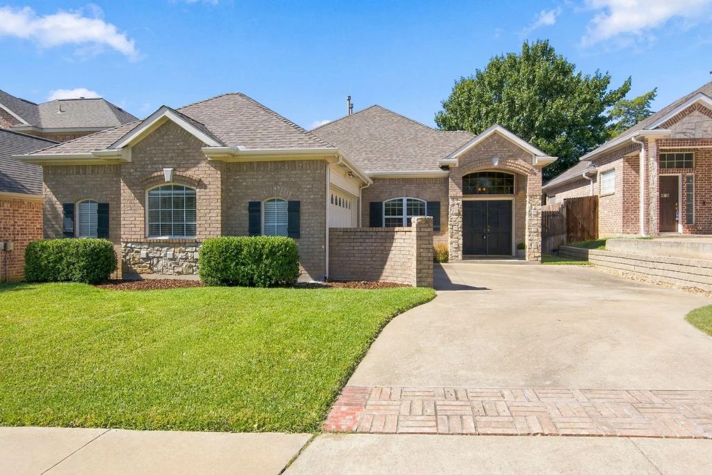 636 Wyndham Circle, Keller