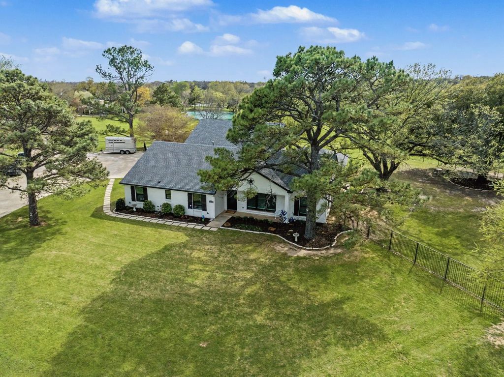 800 Lodestar Drive, Southlake