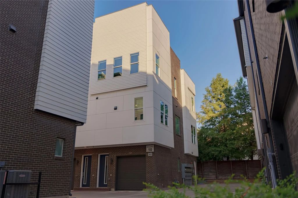 381 E Greenbriar Lane 1001, Dallas
