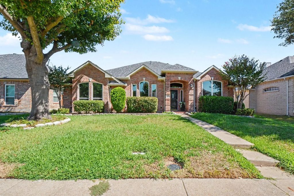607 Grimsworth Court, Allen