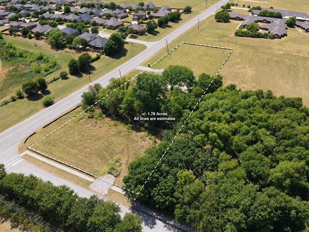 1124 E Parkerville Road, DeSoto