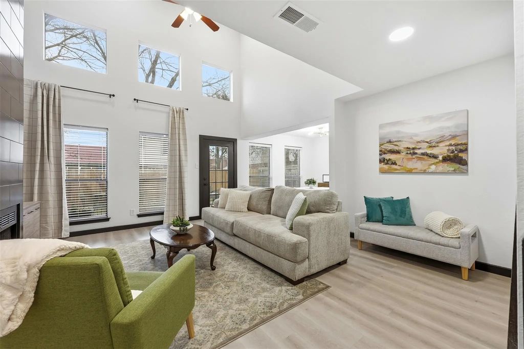 1214 W Hudgins, Grapevine
