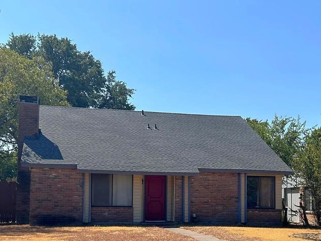 2926 Bonanza Lane, Garland