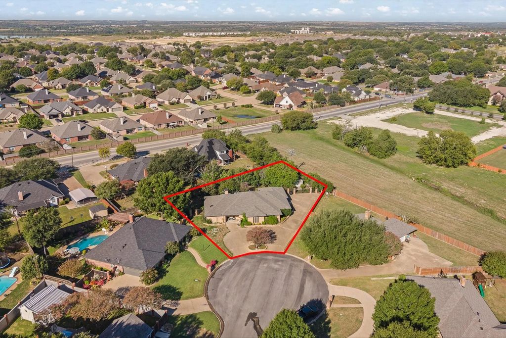 1605 Heather Court, Cleburne
