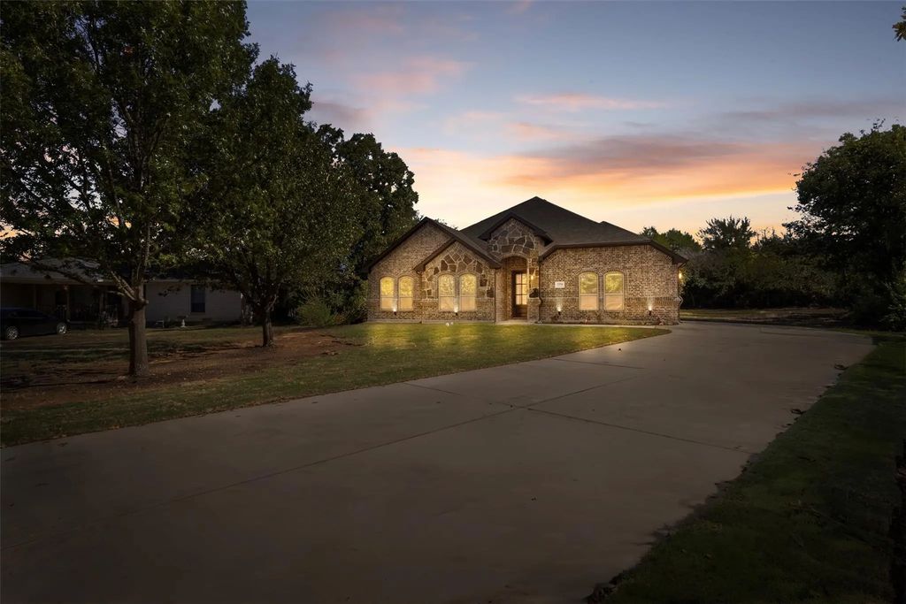 1594 E Springcrest Circle, Lancaster