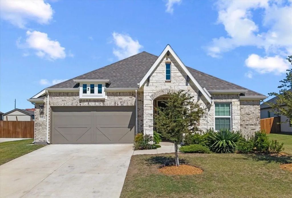 2228 Garnet Drive, Waxahachie