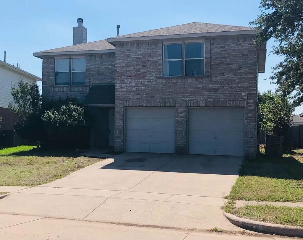 1029 Dusty Palomino Drive, Fort Worth
