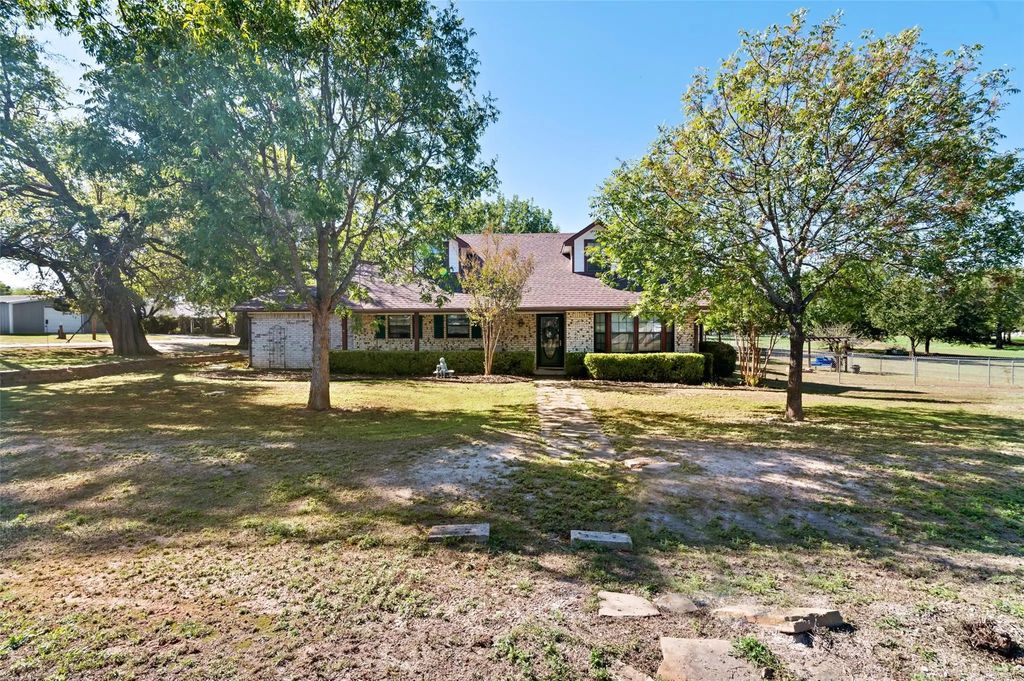 301 N Lyon Street, Tom Bean