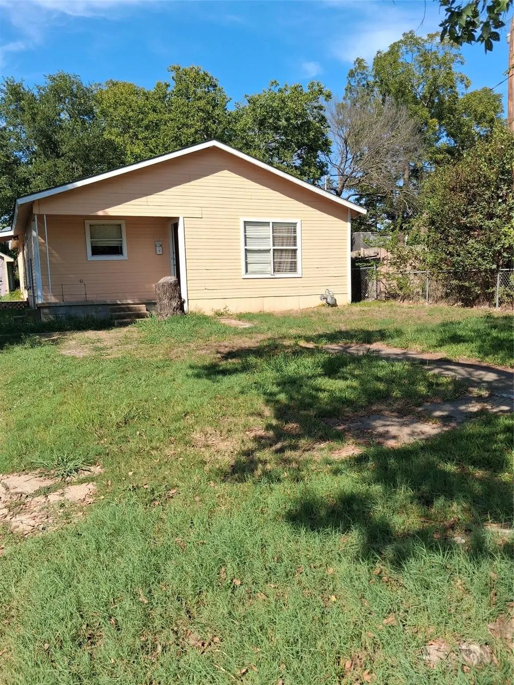 319 W Moore Street, Sherman