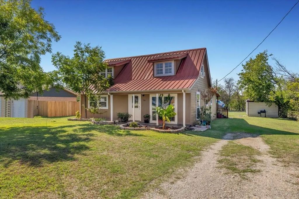 710 S Spears Street, Alvarado