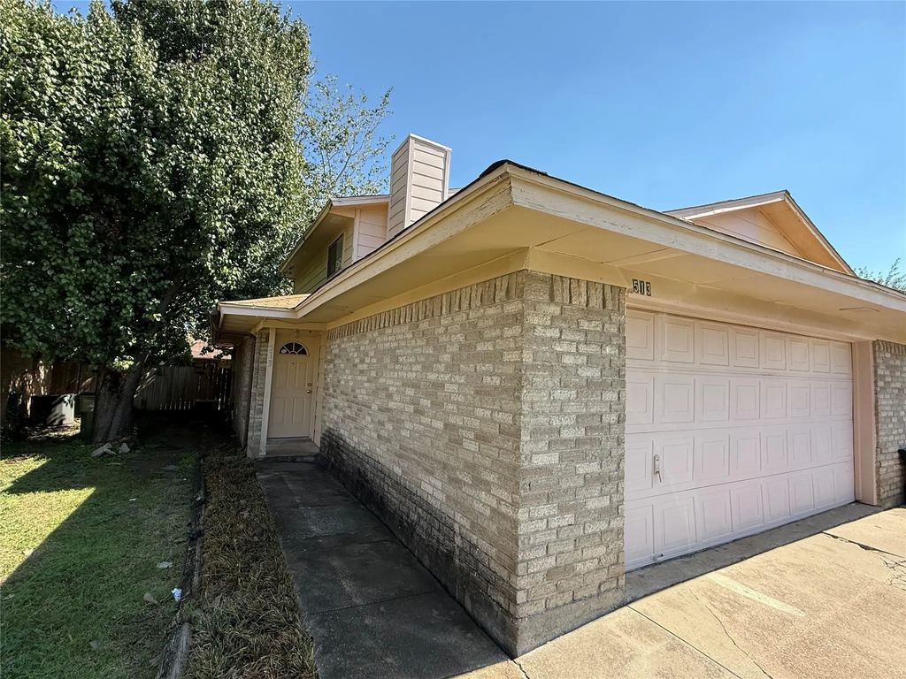 513 S Las Vegas Trail, White Settlement