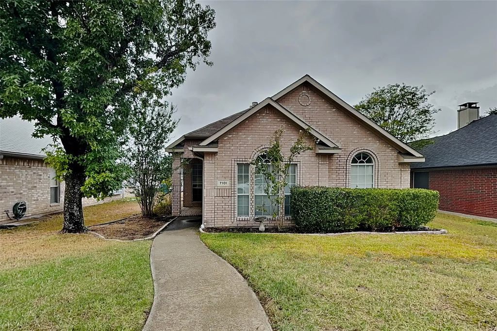 7101 Charleston Drive, Rowlett