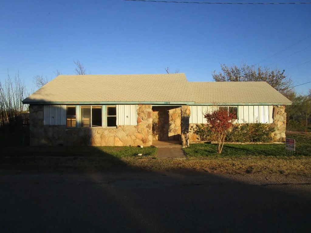 120 N 6th Street, Crowell