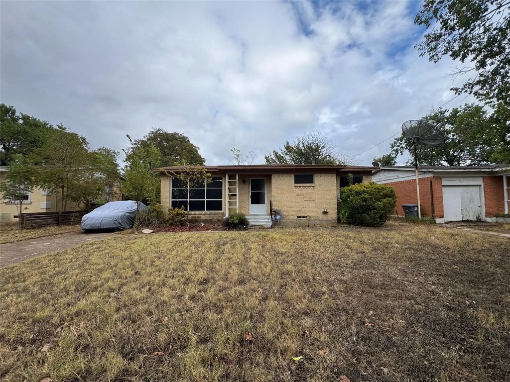 2020 Alhambra Street, Dallas