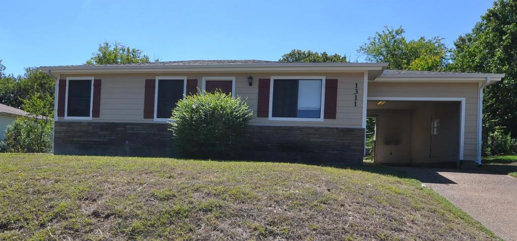 1311 W Water Street, Weatherford