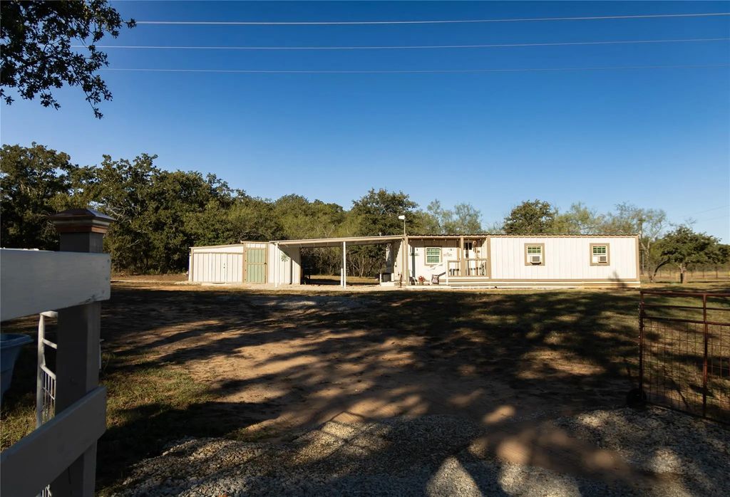 460 County Road 190, Comanche