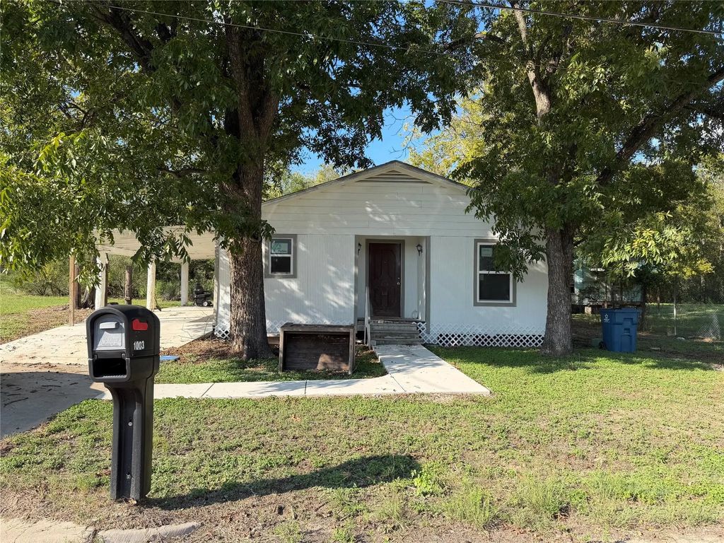 1003 E Main Street, Mexia