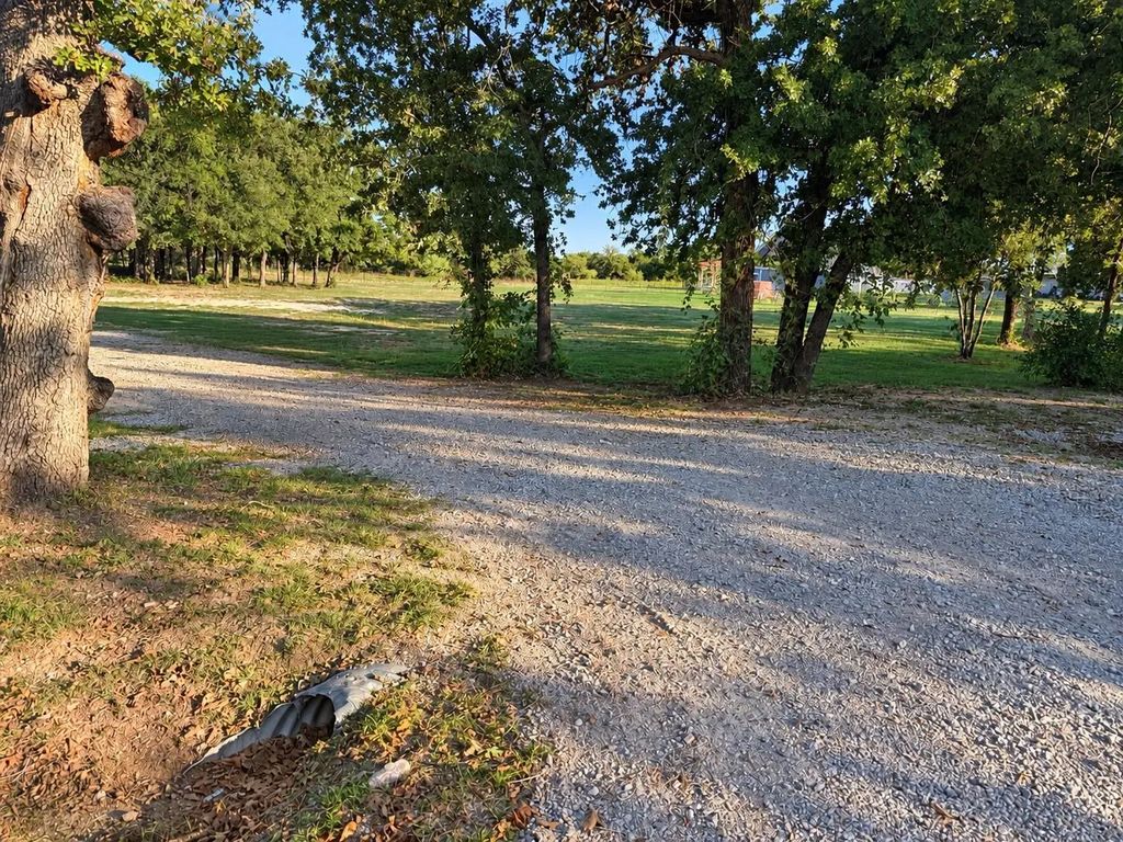 151 Russell Road, Lipan