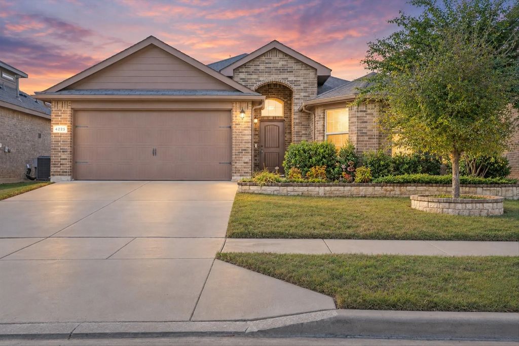 4225 Tollcross Lane, Fort Worth