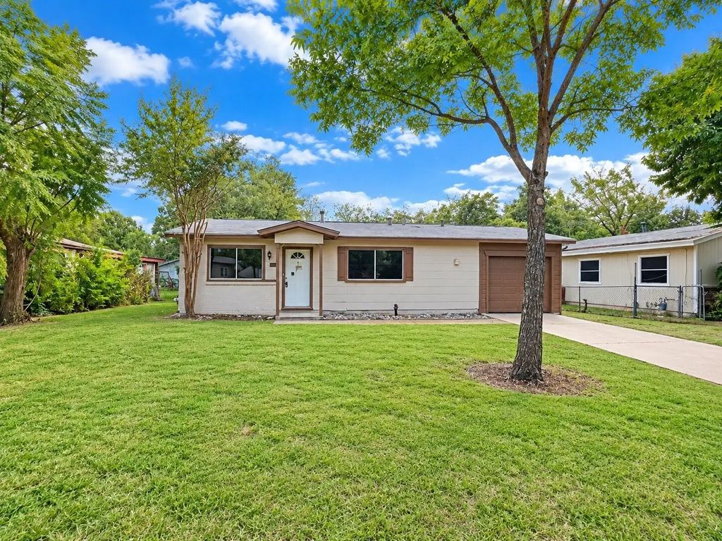 761 Thomas Avenue, Hurst
