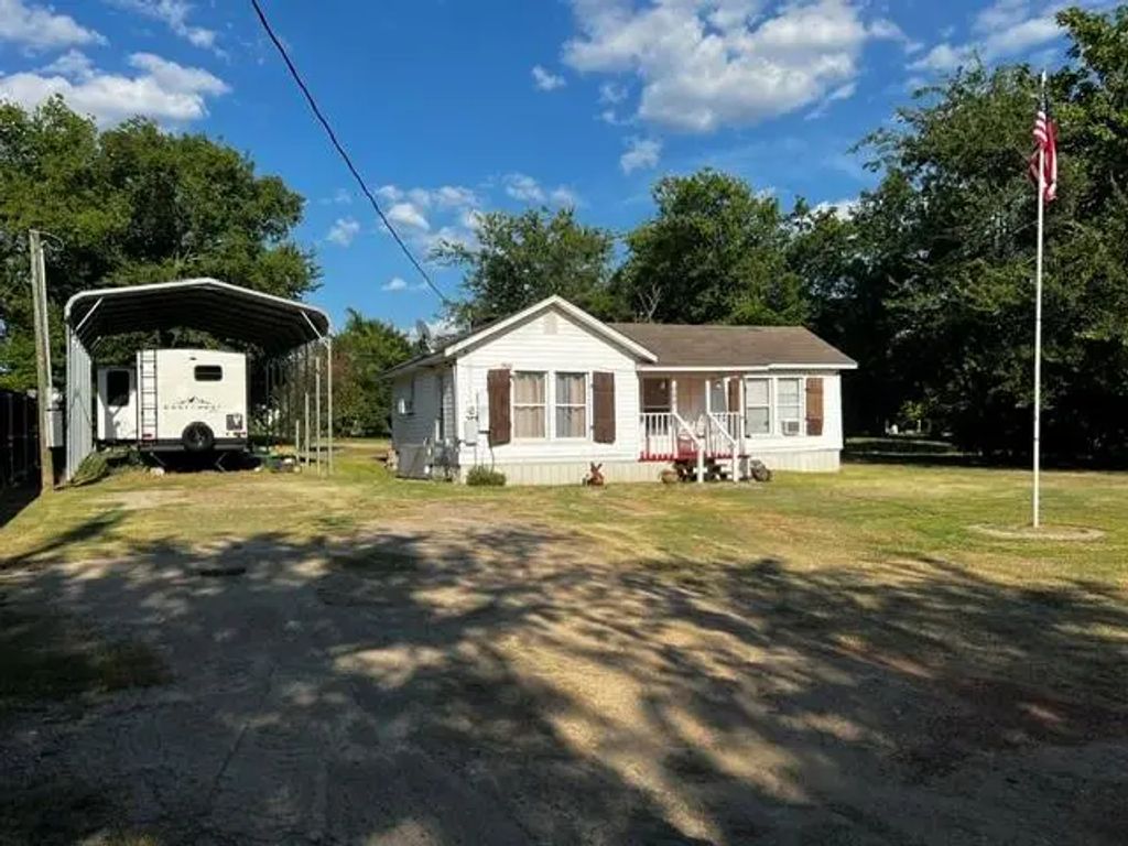 888 Farm Road 900 N, Saltillo
