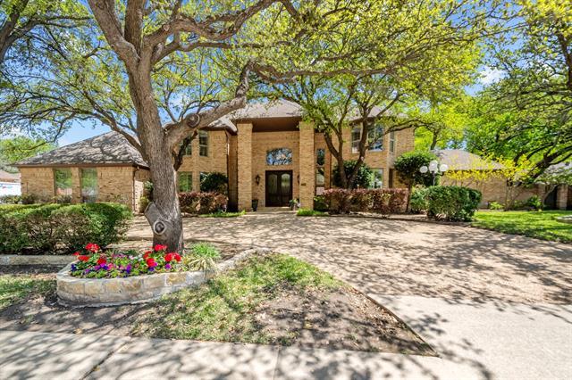 2020 Crown Knoll Lane, Plano