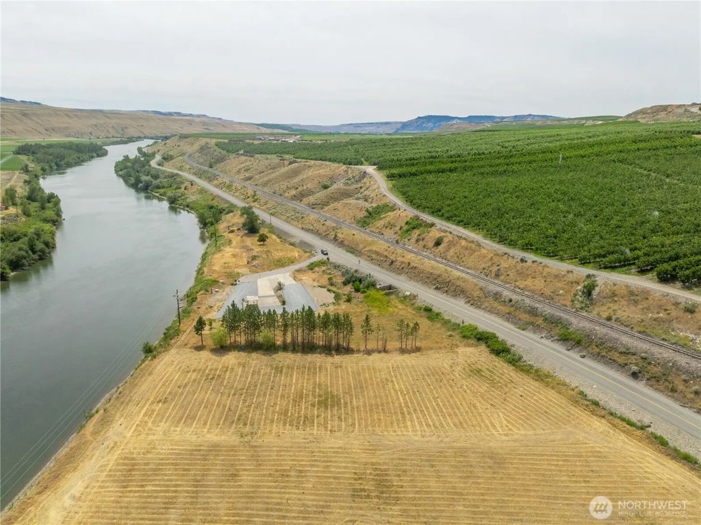 624 Monse River Road, Brewster