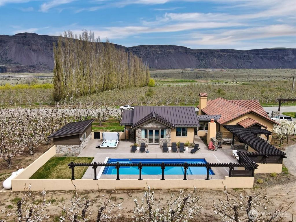 5814 Colockum Road, Malaga