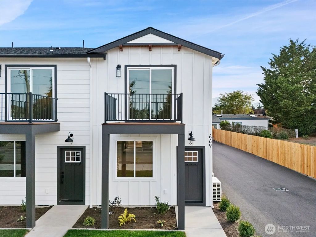 669 W Hendrickson 8, Sequim