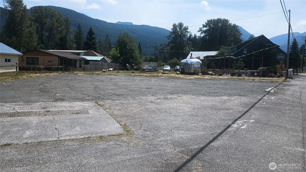 13006 Us 12 Highway, Packwood