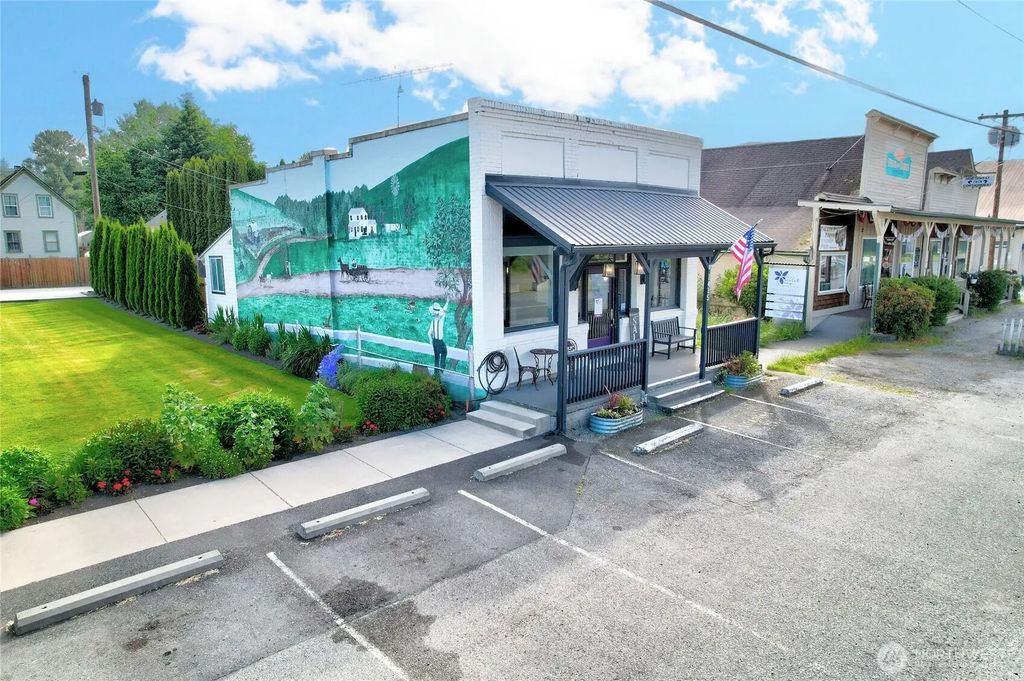 1415 Pioneer Highway, Silvana