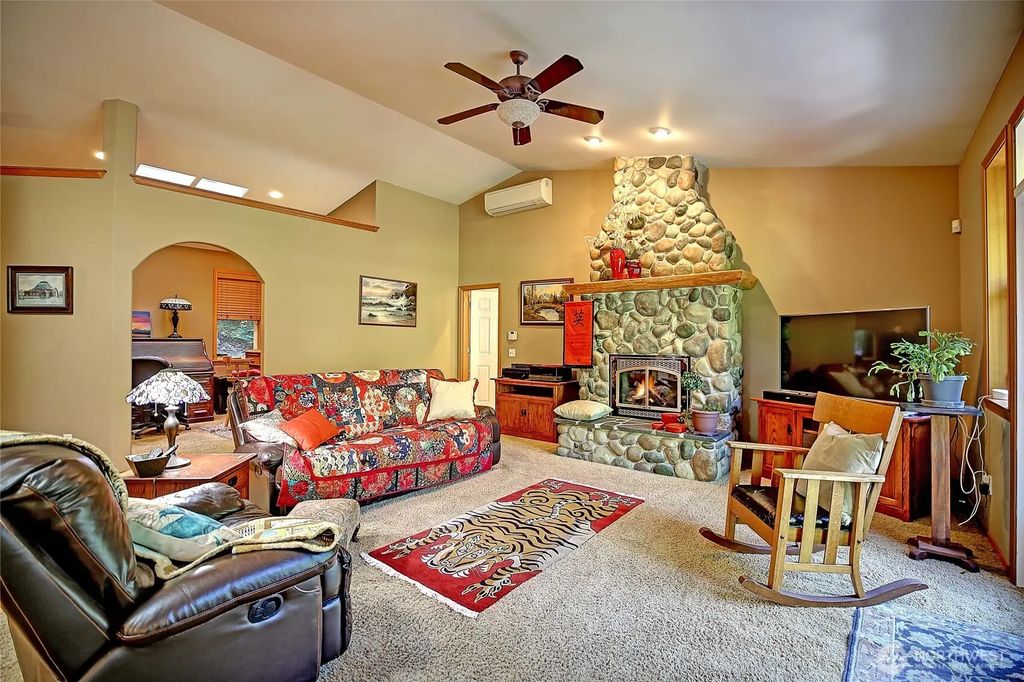 628 N Sunset Drive, Camano Island