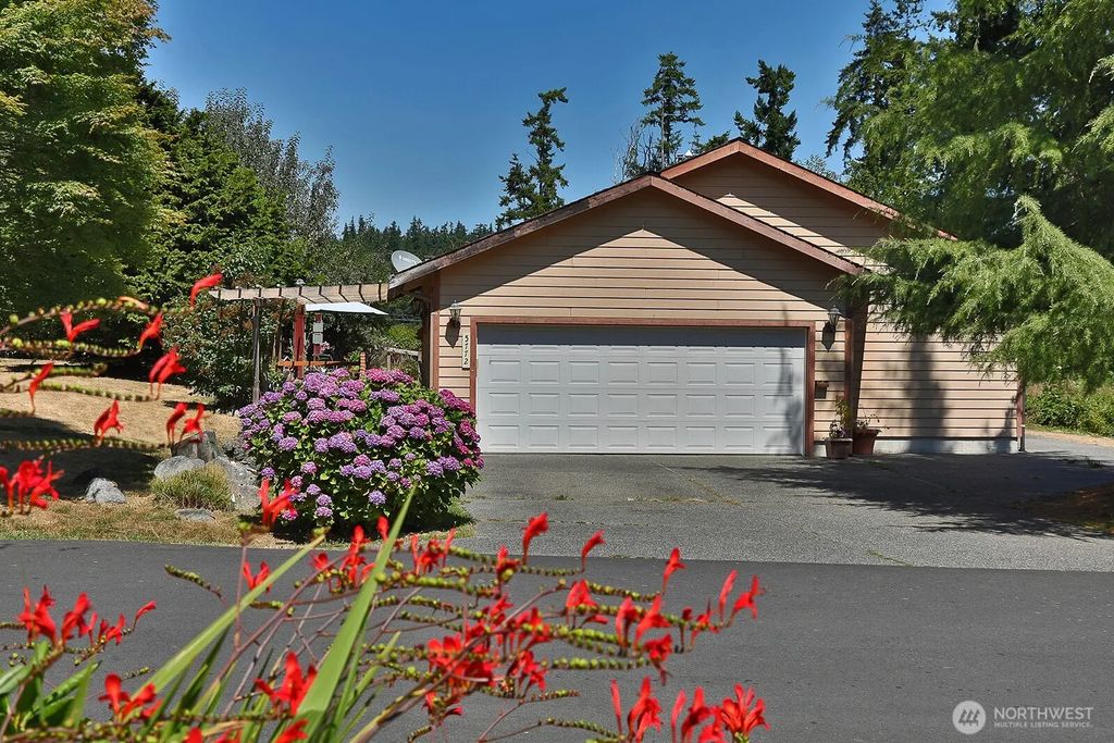 5772 Captain Vancouver Drive, Langley