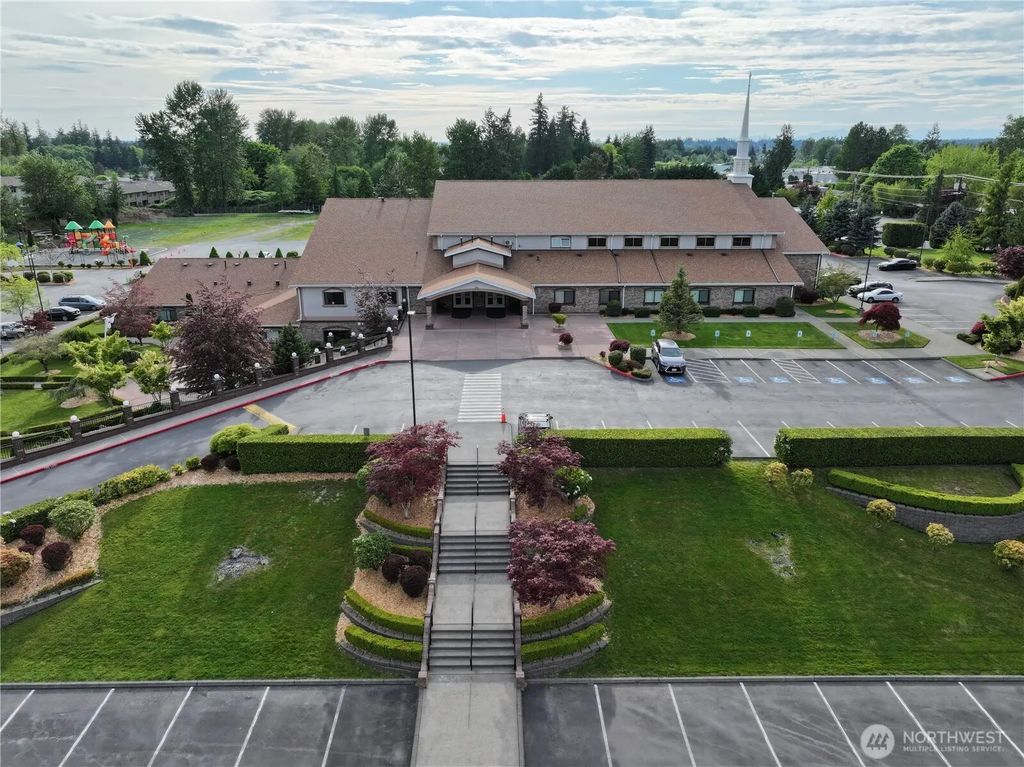 10622 8th Street E, Edgewood