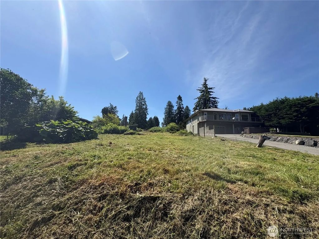 4904 Roney Road, Bow