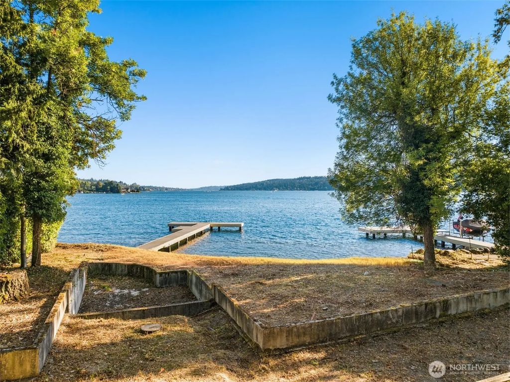 10879 Se Lake Road, Bellevue