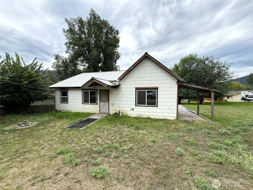 653 E 9th Street, Republic