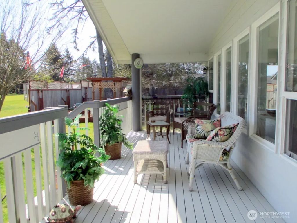 448 Octopus Avenue Ne, Ocean Shores