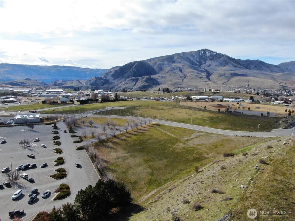 100 N Apple Blossom Drive, Chelan