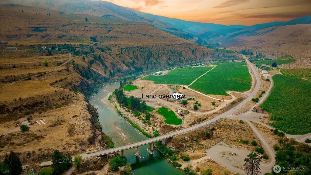 385 Highway 153, Pateros