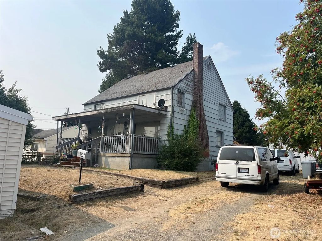 3237 Perry Avenue Ne, Bremerton