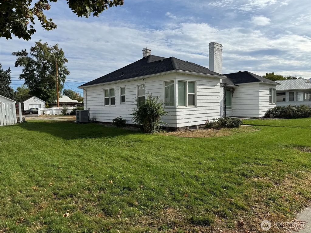 317 Ash Street S, Omak