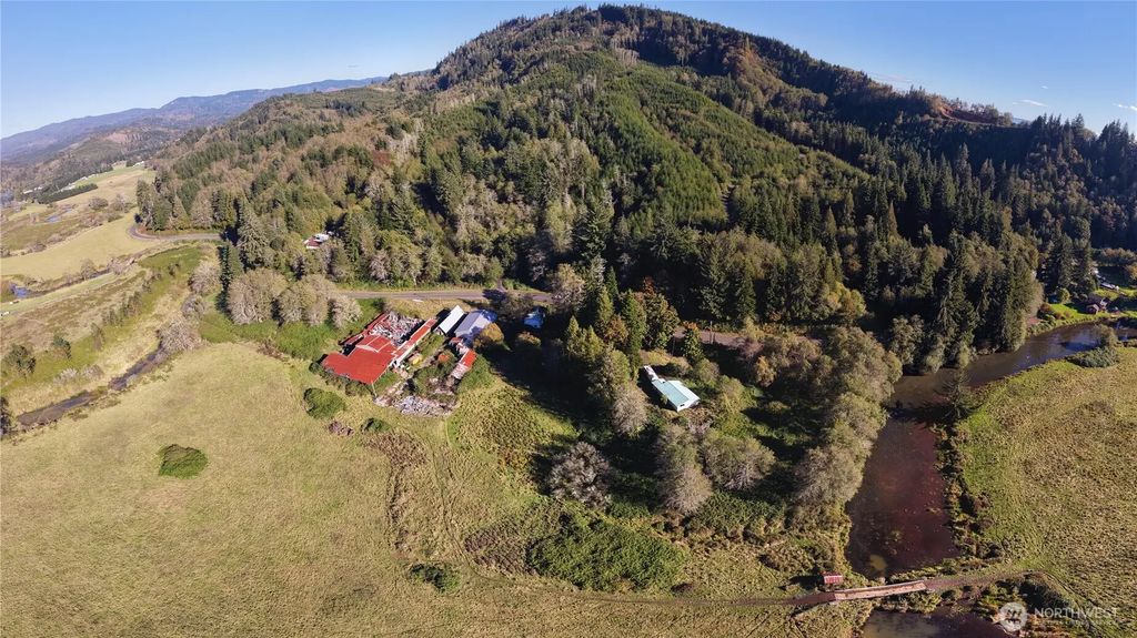 105 E Valley Road, Skamokawa