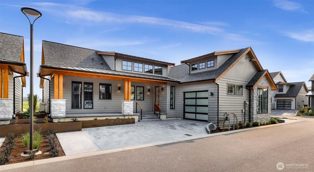 231 Skipping Stone Loop, Lynden