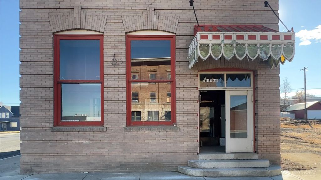 301 W Main Street, Almira