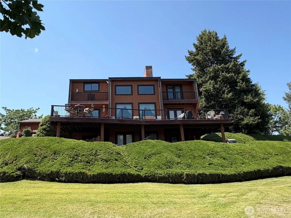 14 Hahn Road, Omak