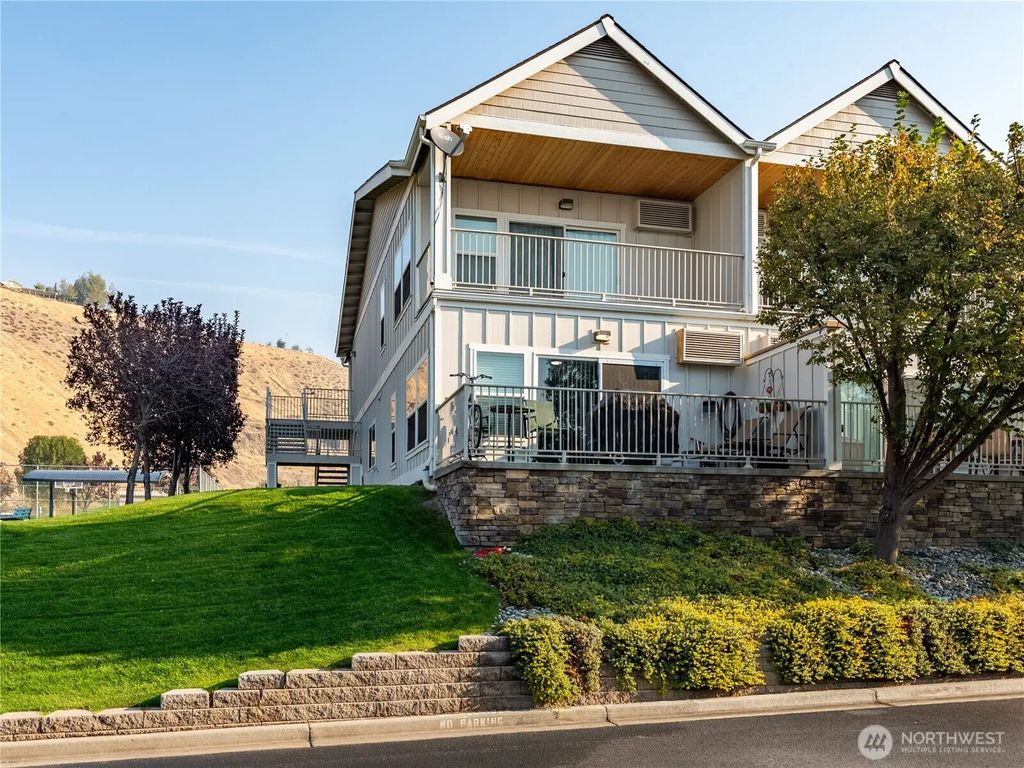 23772 Crescent Bay Drive Nw 107, Quincy